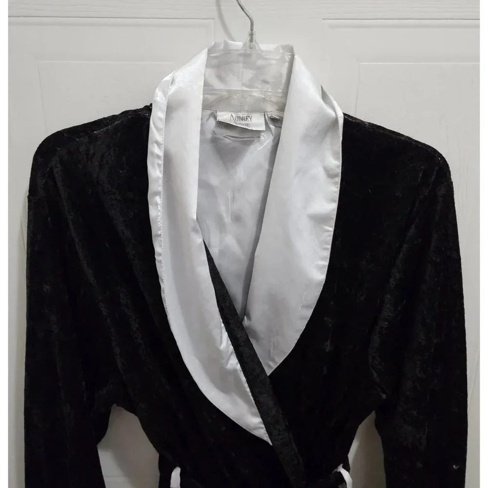 Vintage Audrey Lane Women's Black Velvet Robe White Satin Trim Belted‎ Sz Medium
